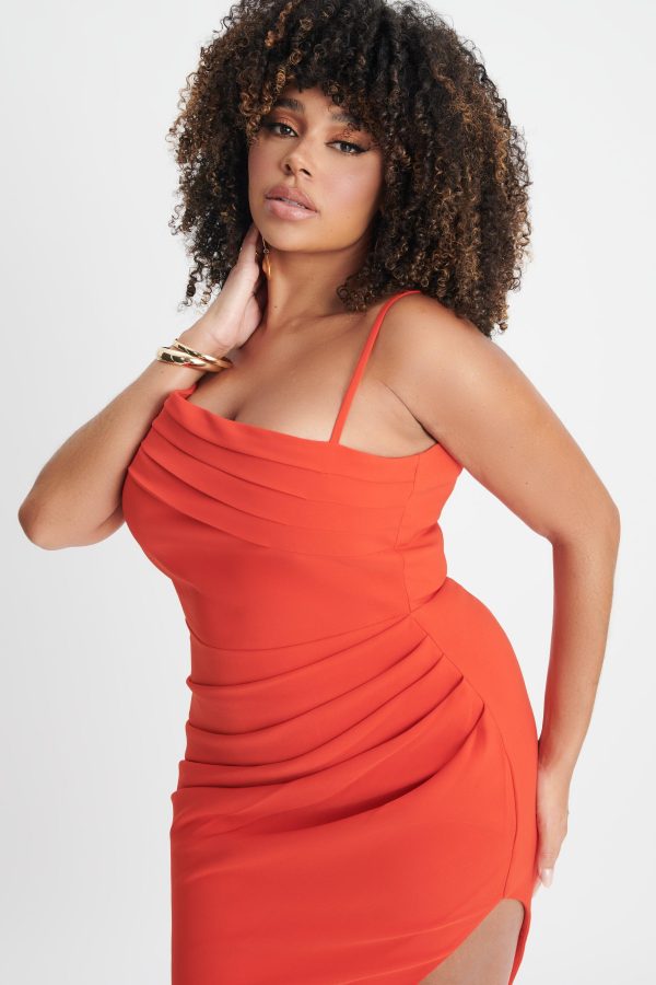 CHANTELLE Curve Asymmetric Pleat Midi Dress In Coral Red - Image 4