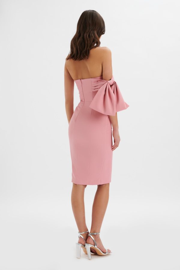 ATHENA Off Shoulder Bow Detail Midi Dress In Powder Pink - Image 4